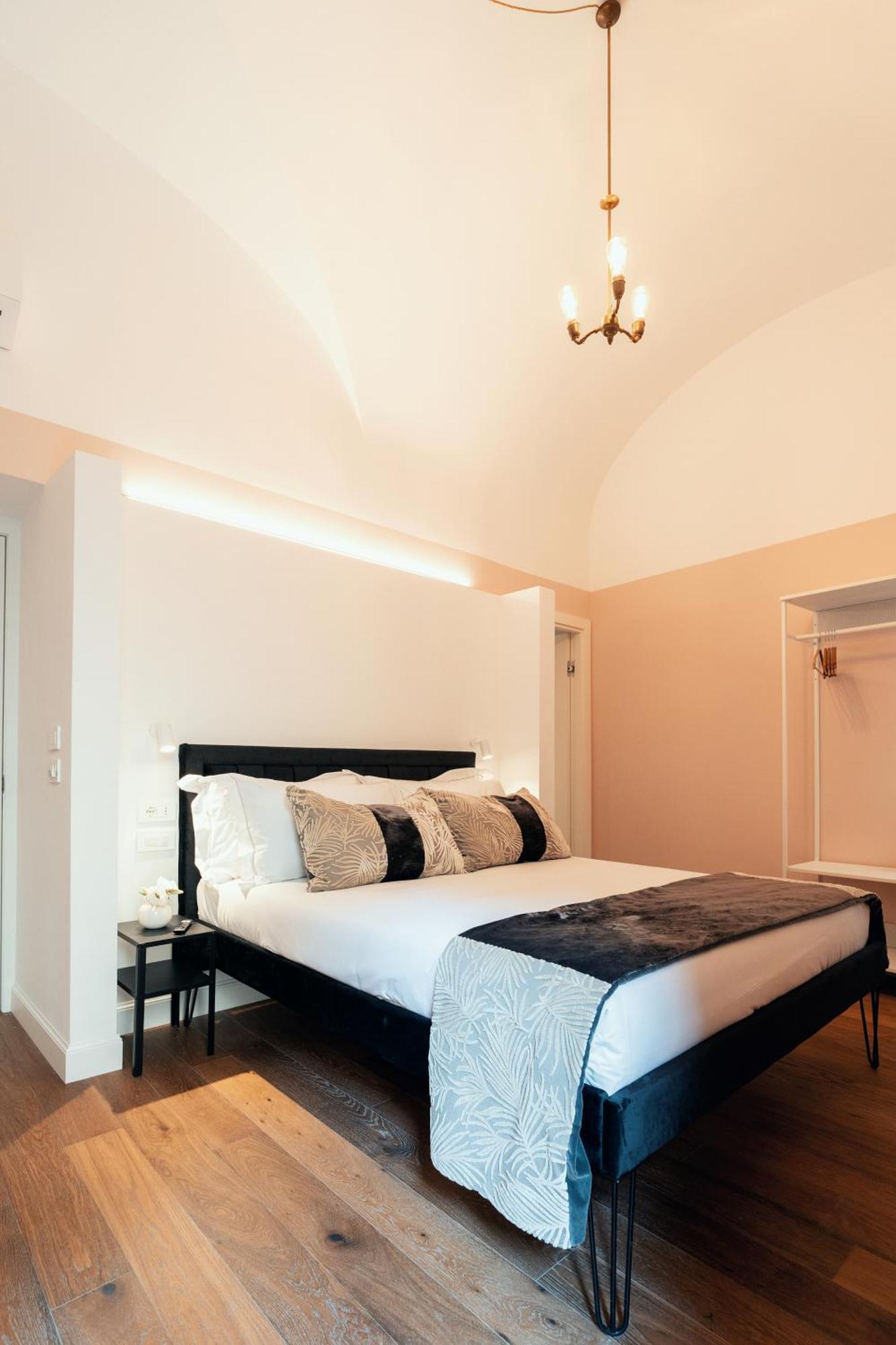 Naman Hotellerie - Monti Rome Luaran gambar