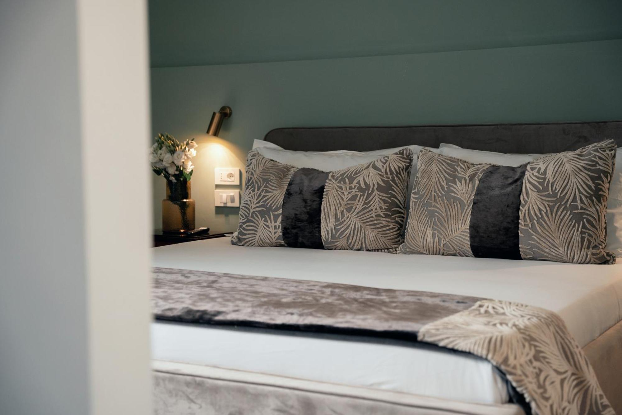 Naman Hotellerie - Monti Rome Luaran gambar