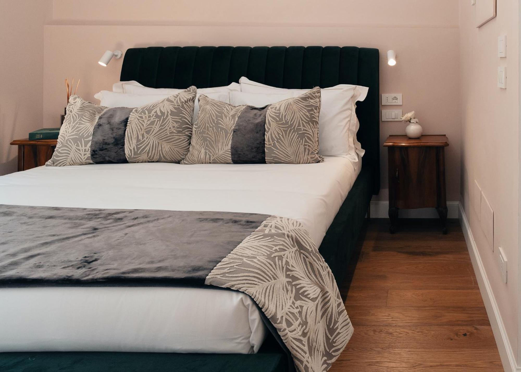 Naman Hotellerie - Monti Rome Luaran gambar